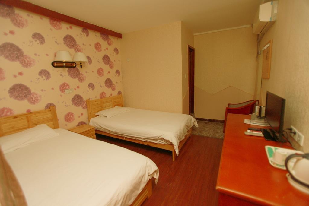Zhengfu Caotang Decent Inn Chengdu Room photo